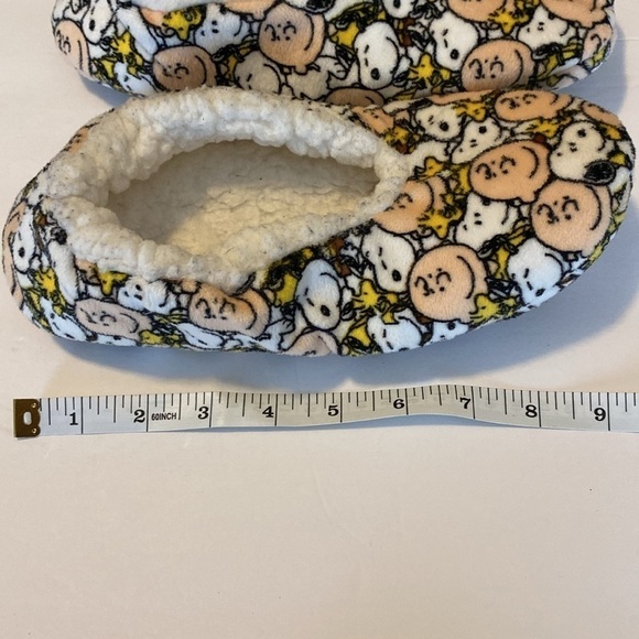 Peanuts Charlie, Charlie Brown and snoopy bedroom slippers size 8 to 8 1/2 half - Picture 4 of 4